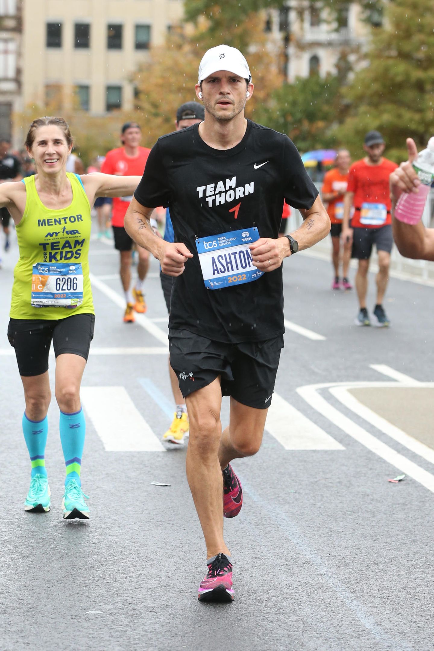Sportliche Stars: Ashton Kutcher läuft Marathon
