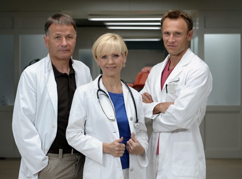 Andrea Kathrin Loewig: Thomas Rühmann, Andrea Kathrin Loewig und Bernhard Bettermann bei "In aller Freundschaft" Thomas Rühmann, Andrea Kathrin Loewig und Bernhard Bettermann bei "In aller Freundschaft"