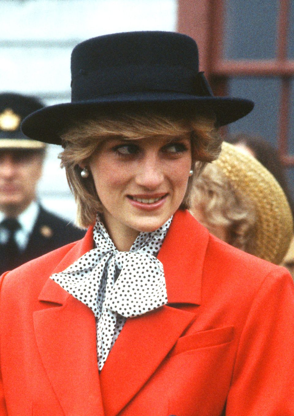 Schon 1983 zeigt Diana, dass eine Schluppenbluse toll kombiniert werden kann