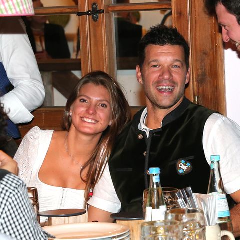 Michael Ballack mit Freundin Sophia Schneiderhan am 26. September 2022 beim Oktoberfest in München