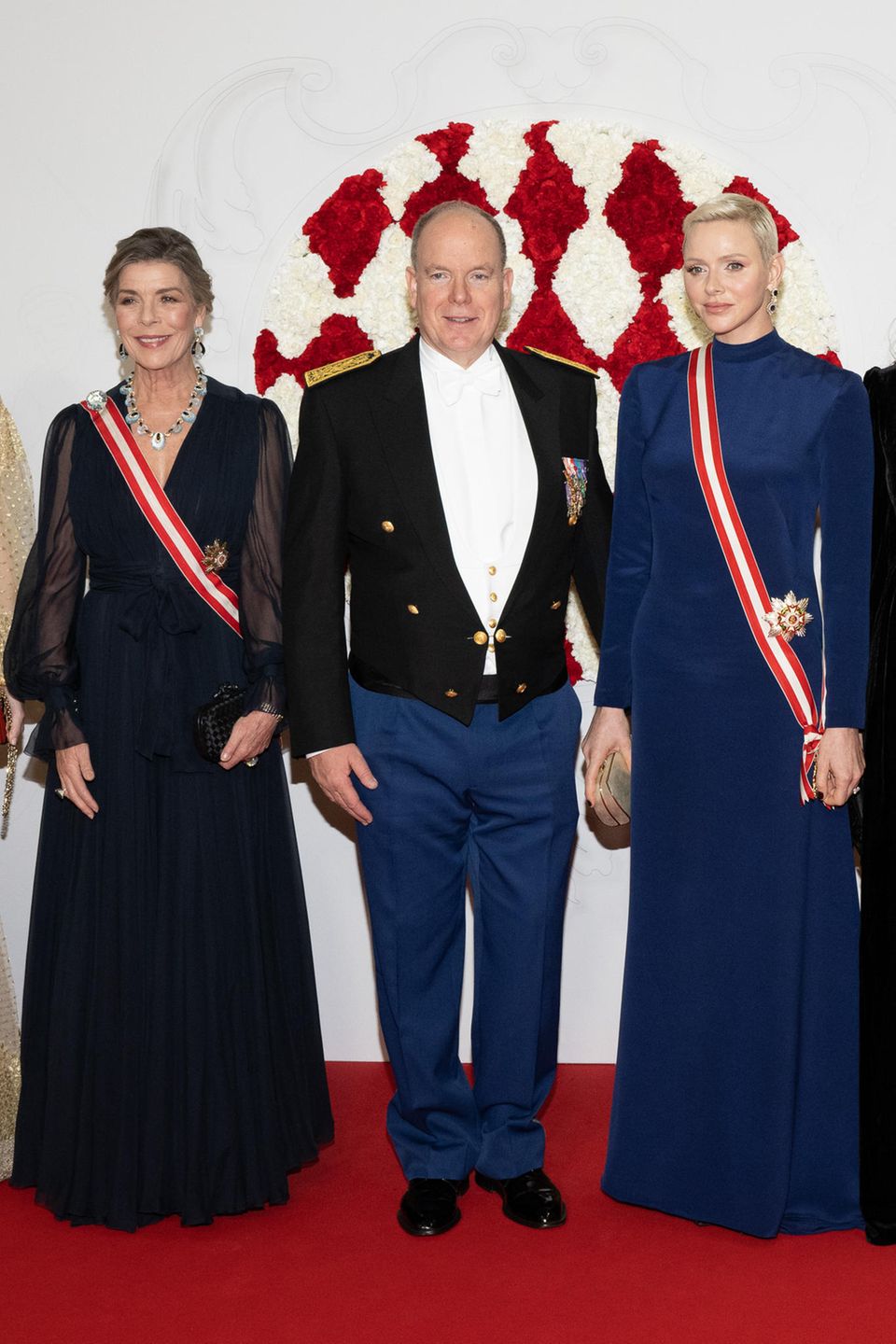 Prinzessin Caroline neben Fürst Albert (mitte) und Fürstin Charlène (rechts). 