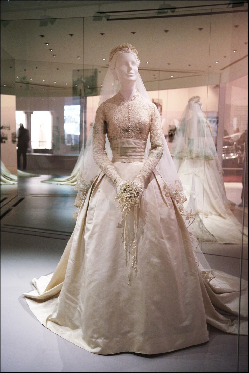 Das Hochzeitskleid von Grace Kelly wurde 2007 in Monaco ausgestellt. 