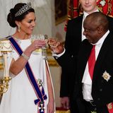 Cheers! Catherine, Princess of Wales, und Ehrengast Cyril Ramaphosa stoßen auf den besonderen Abend an.