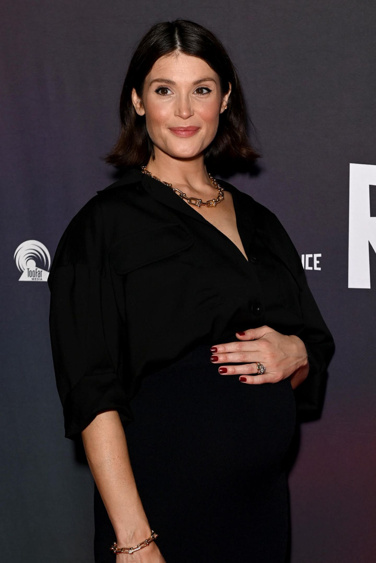 Gemma Arterton präsentiert sich mit Babybauch