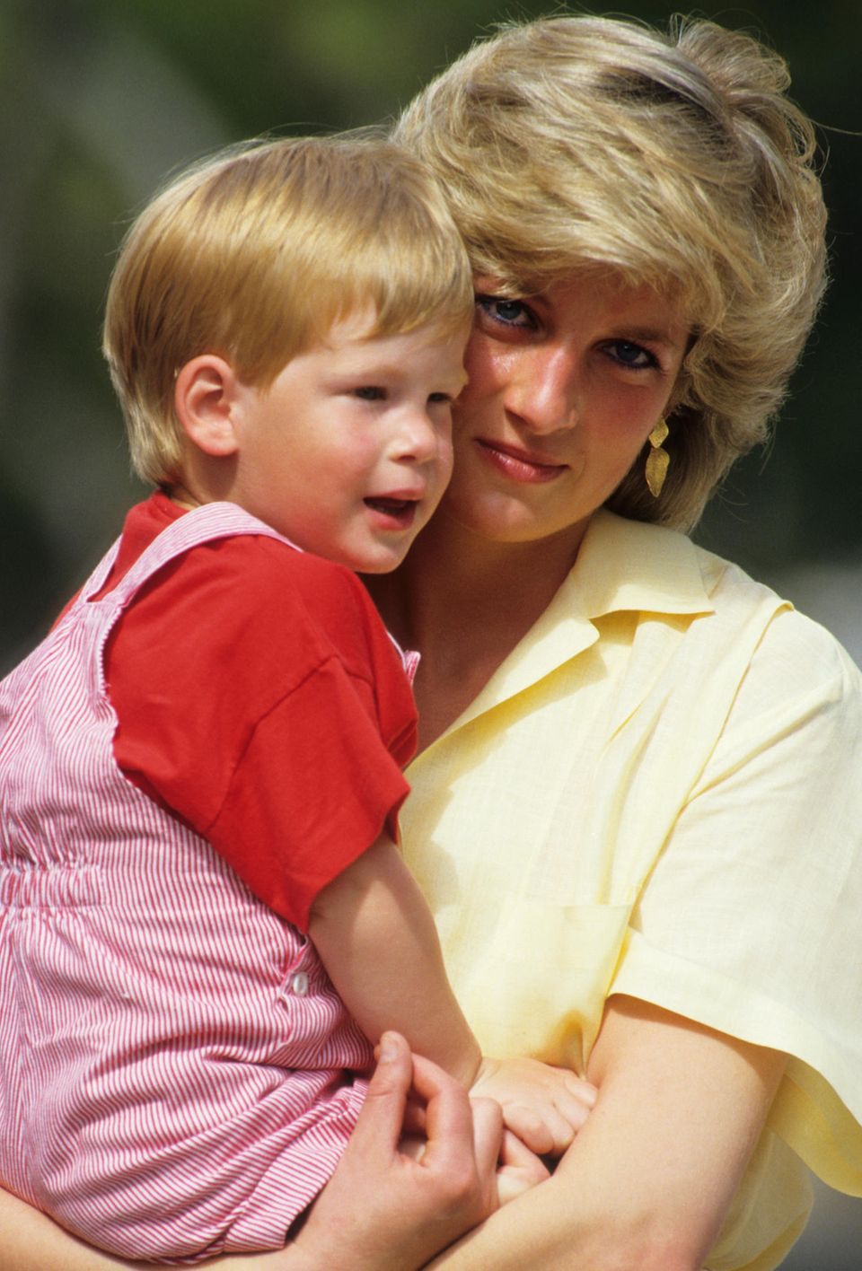 Prinzessin Diana mit Prinz Harry im August 1987