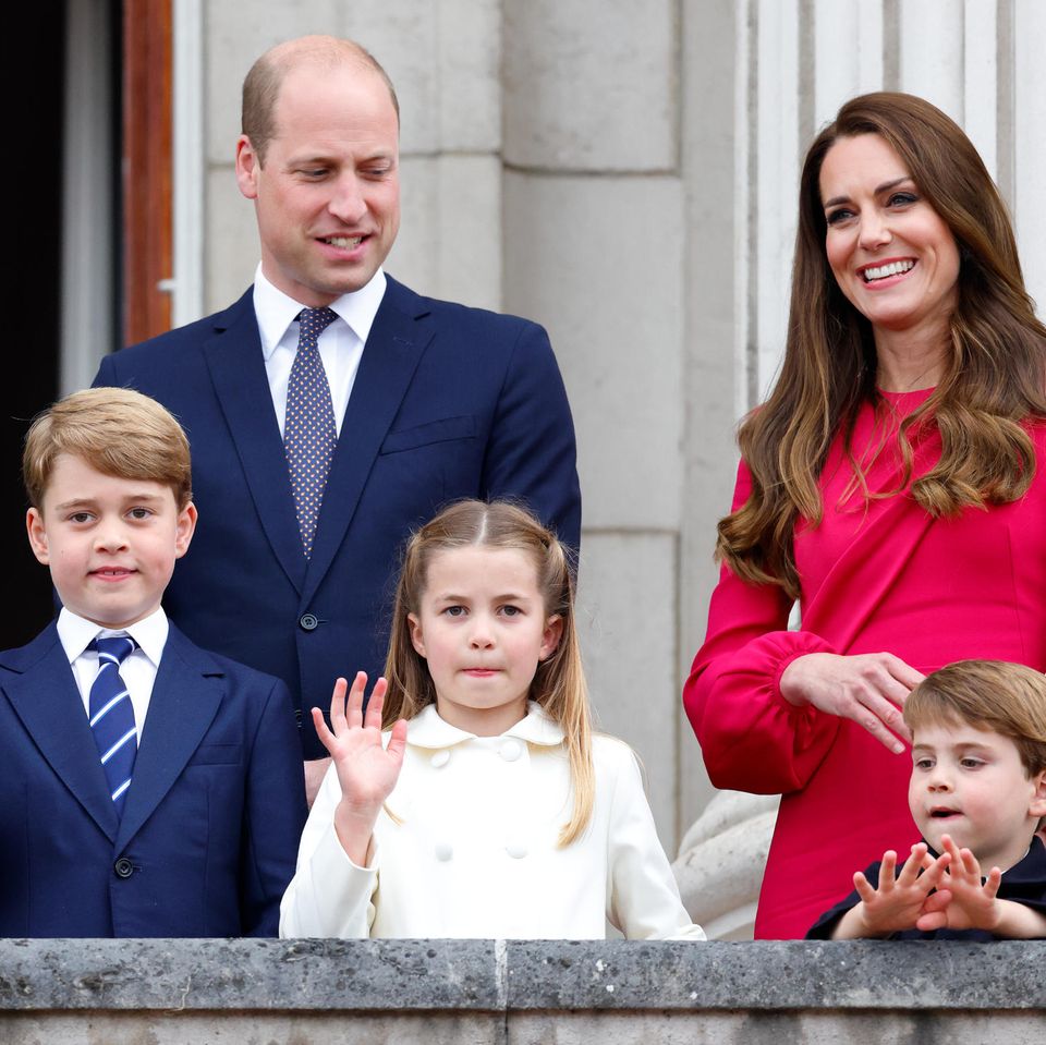William, Prince of Wales und Catherine, Princess of Wales mit ihren Kinder Prinz George, Prinzessin Charlotte und Prinz Louis
