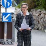 Stil- und windsicher zeigt sich Caroline von Hannover beim Symposium "Mediterranean Day" im Ozeanografischen Museum in Monaco. Im Tweed-Anzug und schwarzer Tasche mit Gliederkette setzt sie auf zeitlose Klassiker, die immer gut aussehen. 