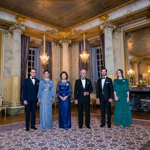 Prinz Daniel, Prinzessin Victoria, Königin Silvia, König Carl Gustaf, Prinz Carl Philip und Prinzessin Sofia (v.l.n.r.)
