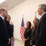 Anschließend wird das royale Paar vom Gouverneur von Massachusetts, Charlie Baker, seiner Frau Lauren sowie der stellvertretenden Gouverneurin Karyn Polito in Empfang genommen.