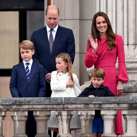 Prinz George, Prinz William, Prinzessin Charlotte, Prinz Louis und Catherine, Princess of Wales