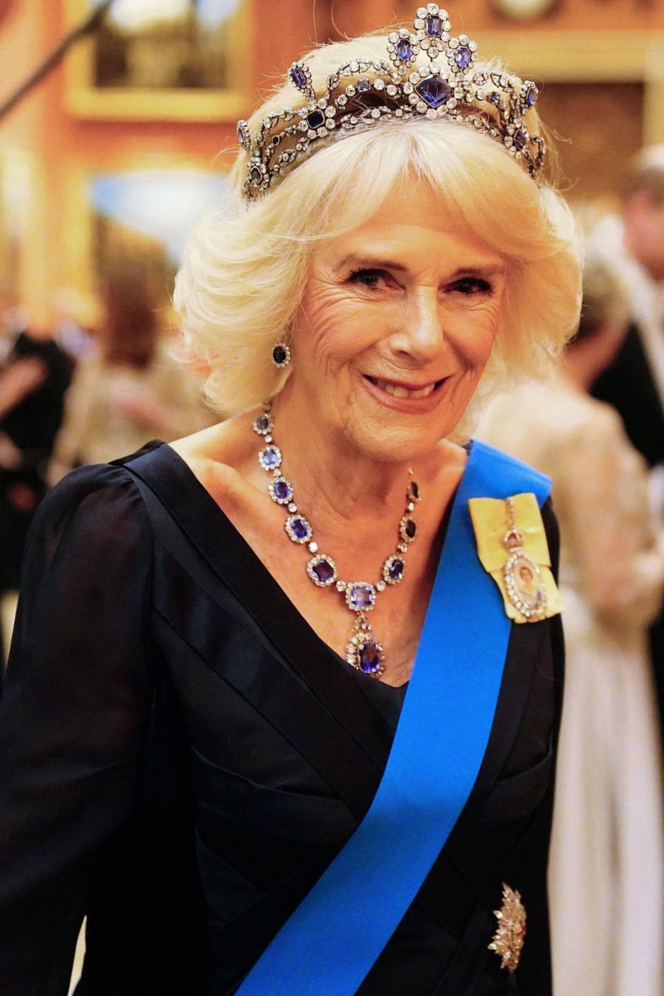 Camilla trägt die "Belgian Sapphire Tiara".