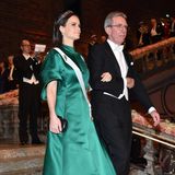 Zum Bankett im Rahmen der Nobelpreisverleihung 2015 versteckt Prinzessin Sofia ihren wachsenden Babybauch unter einer ausladenden smaragdgrünen Robe. Sie erwartet ihren ersten Sohn Prinz Alexander.