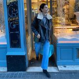 Alessandra de Osma scheint ihre ersten Weihnachtsgeschenke zu kaufen. In lässiger Lederjacke mit Lammfellkragen, gerade geschnittener Jeans und Wildlederstiefeletten zeigt sich die Ehefrau von Prinz Christian von Hannover gut gelaunt beim Shopping.