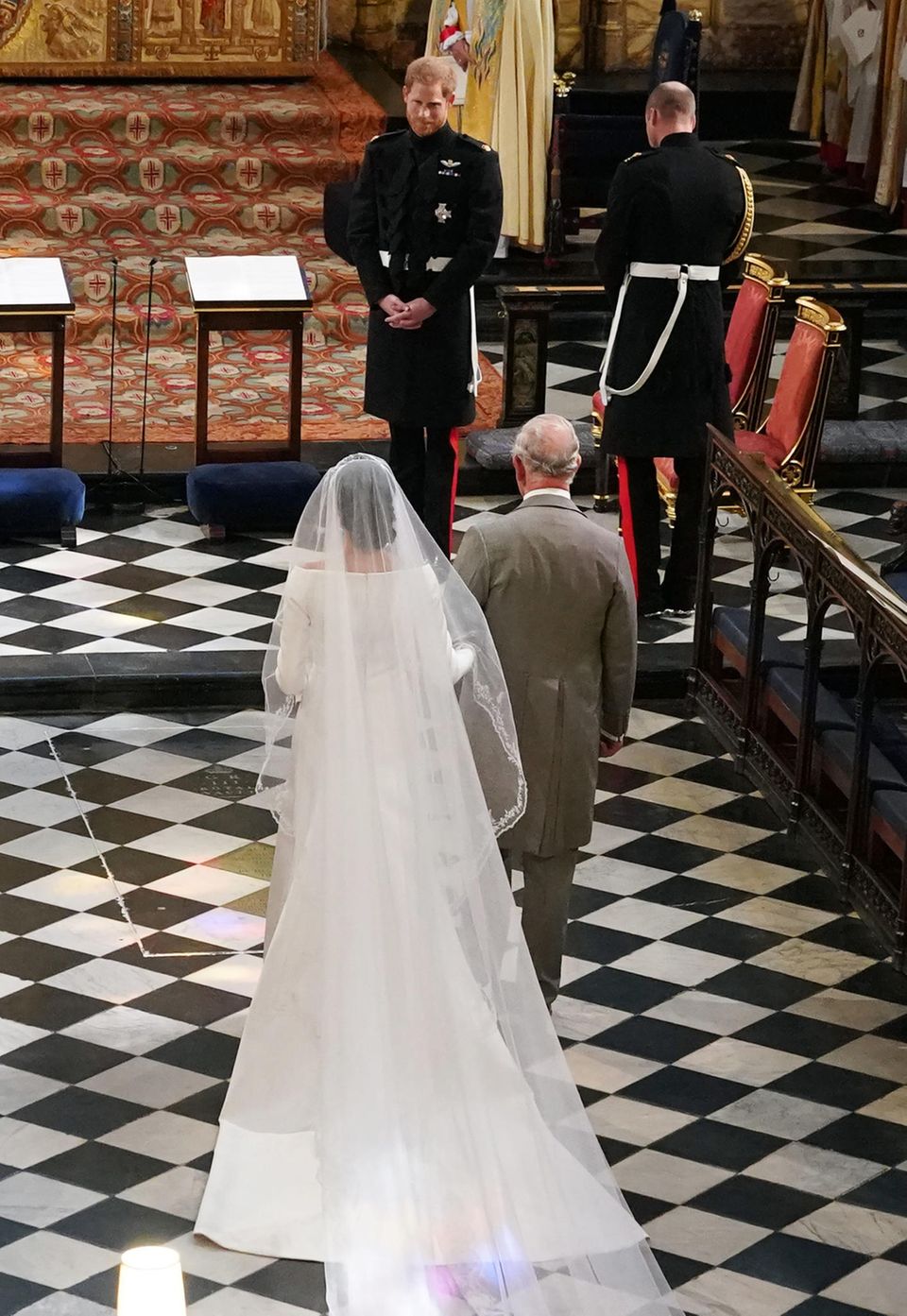 Prinz Harry: Der Moment, in dem Prinz Harry seine Ehefrau erstmals im Brautkleid sieht. Der Moment, in dem Prinz Harry seine Ehefrau erstmals im Brautkleid sieht.