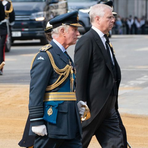König Charles und Prinz Andrew
