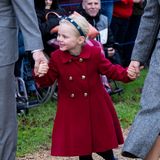 Für die süße Lena ist der Besuch des Gottesdienstes besonders aufregend. Wie für Prinz Louis ist es für sie das erste Weihnachtsfest in Sandringham.