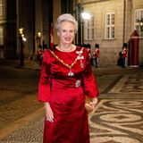 Auch Prinzessin Benedikte lässt sich das erste Event des Jahres nicht nehmen und brilliert in ihrer eleganten Robe auf dem roten Teppich. 