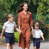Prinzessin Catherine: Polka-Dot-Kleid