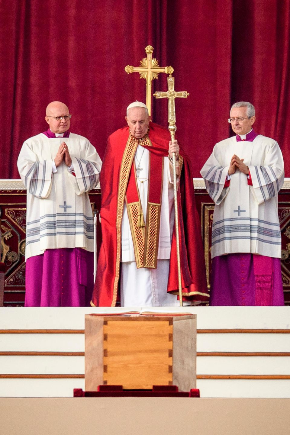 Papst Benedikt (): Die Bewegenden Bilder Der Beerdigung | GALA.de
