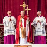 Papst Benedikt wird beerdigt