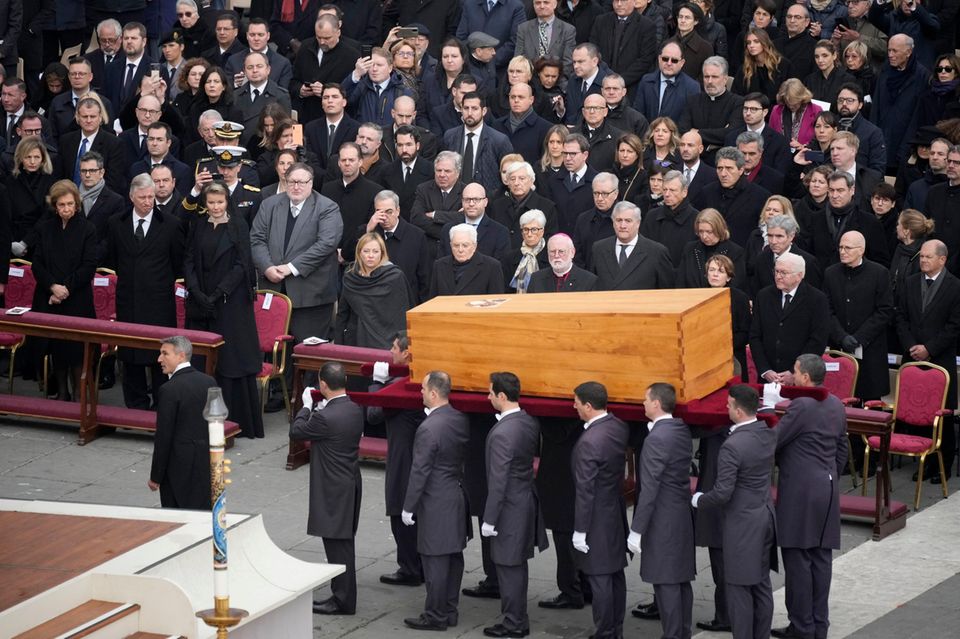 Papst benedikt die bewegenden bilder der beerdigung gala de
