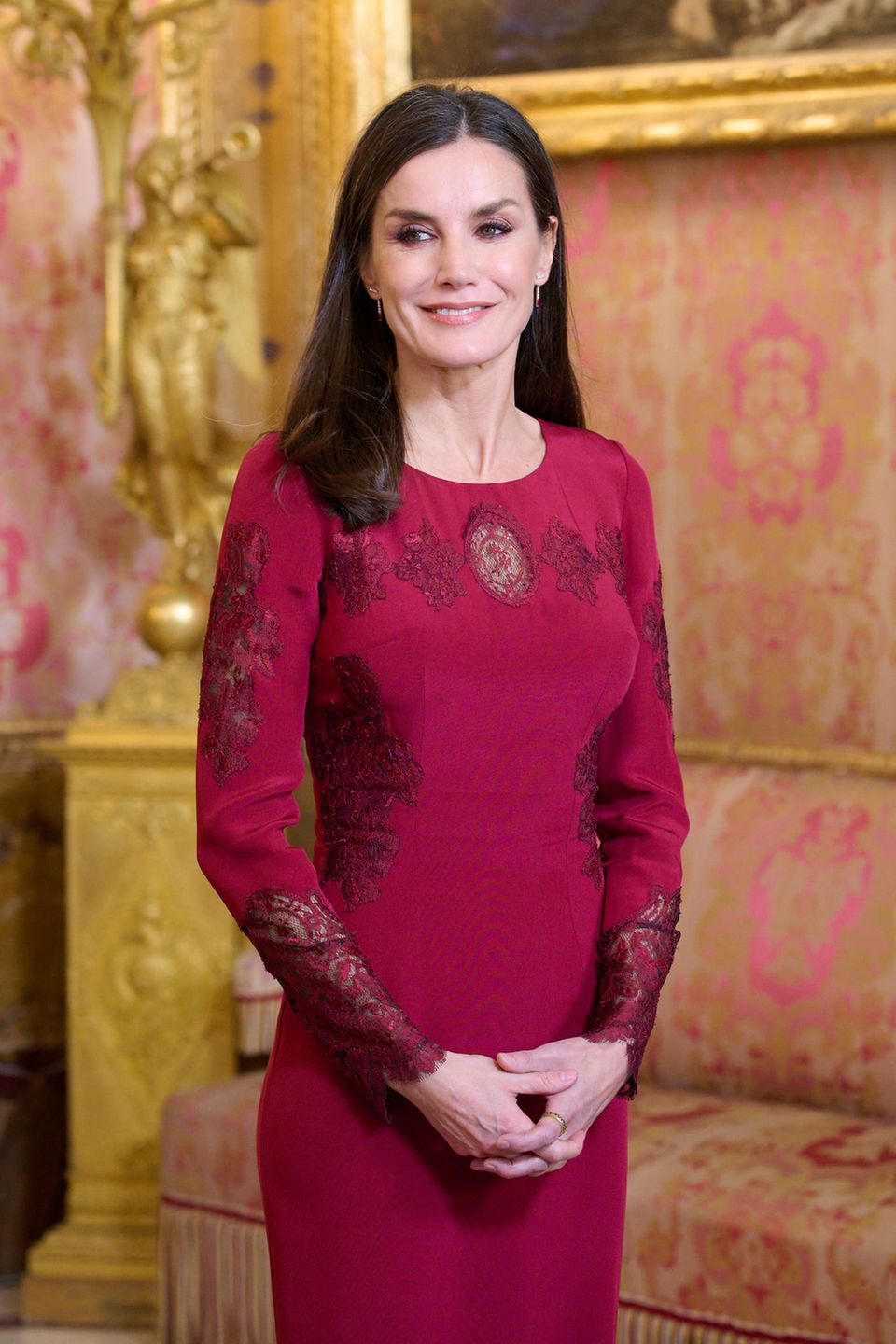 Königin Letizia trägt beim Neujahrsgruß an das Militär ein Kleid mit besonderen Details. 