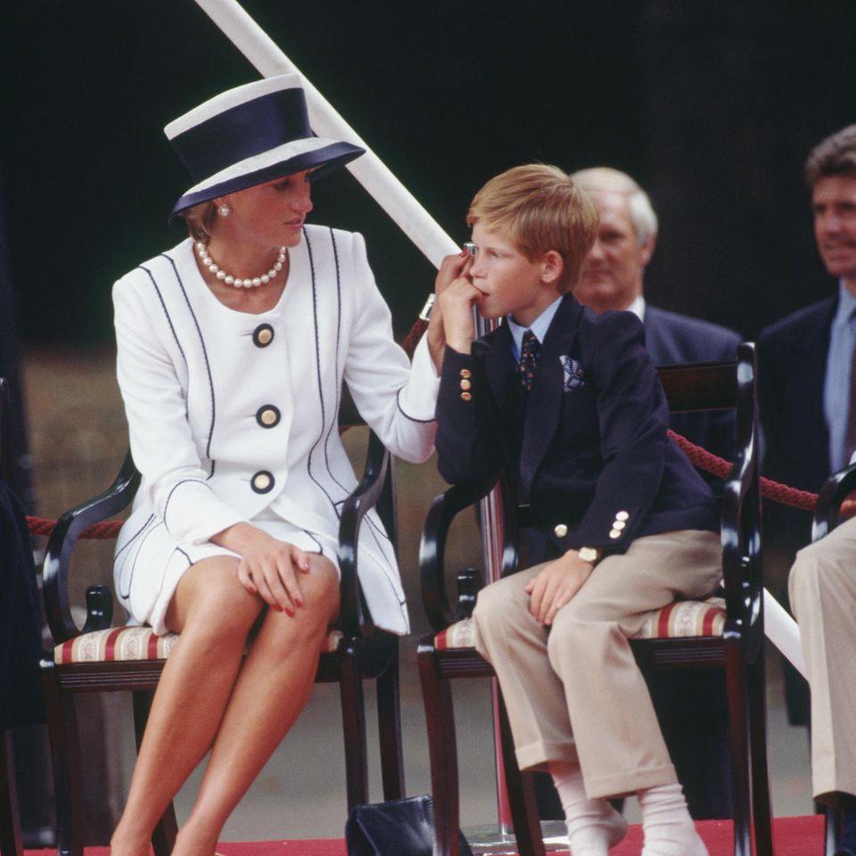 Prinzessin Diana und Prinz Harry im Jahr 1995