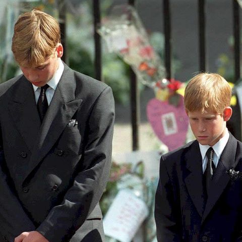 Prinz William und Prinz Harry bei der Beerdigung von Diana 1997