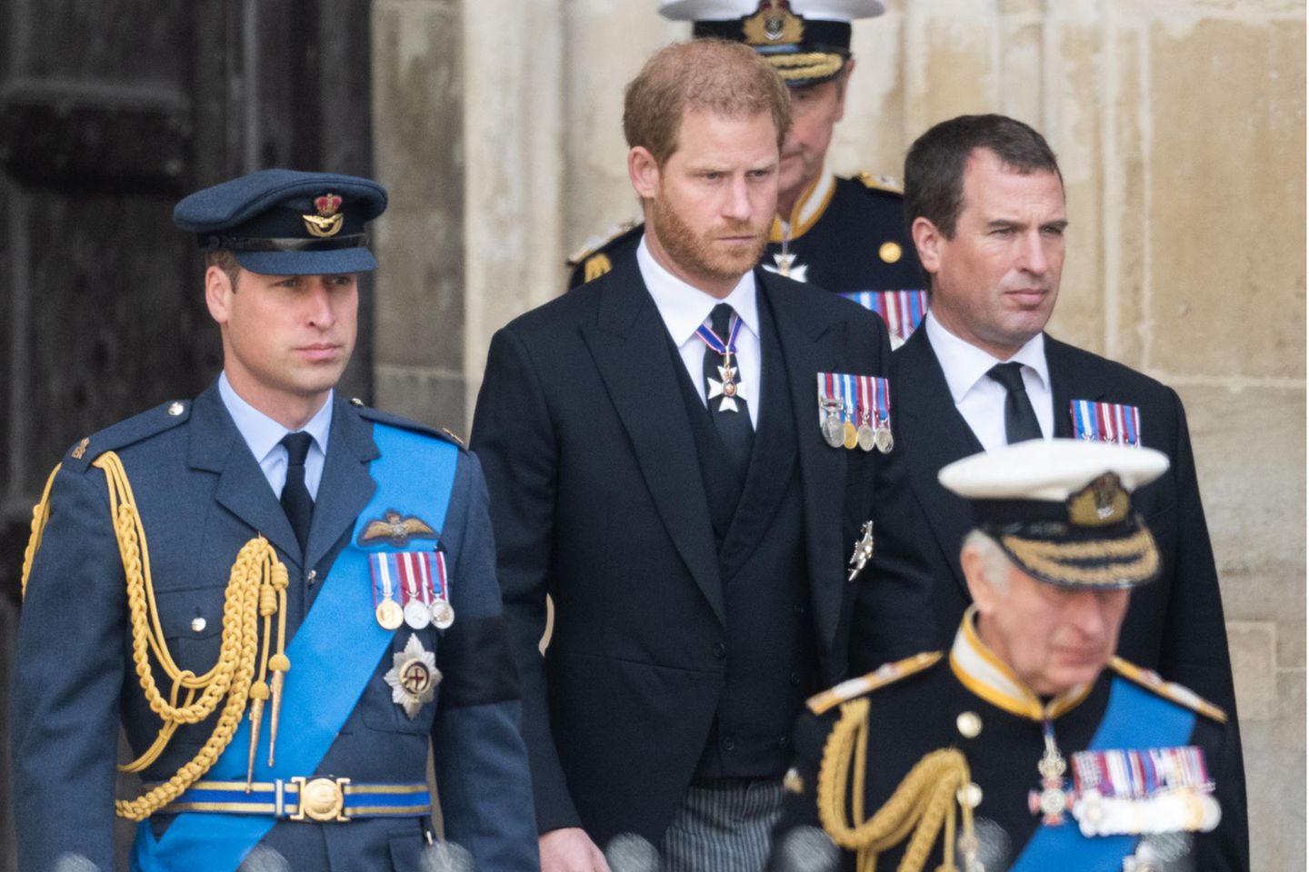 Prinz William, Prinz Harry, Peter Phillips und König Charles