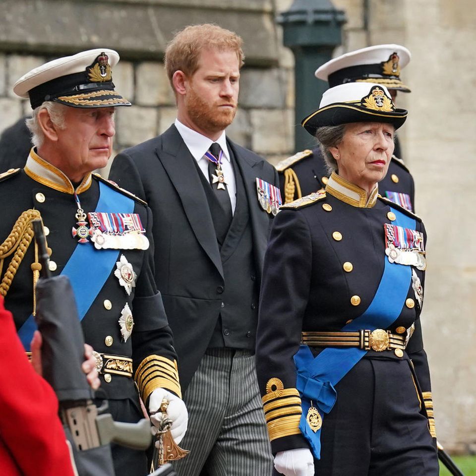 Prinz William, König Charles, Prinz Harry und Prinzessin Anne