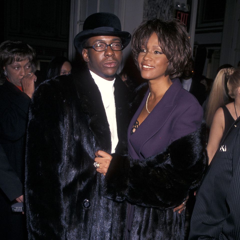 Bobby Brown und Whitney Houston, †, bei einer Party anlässlich der Grammy Awards 1998.