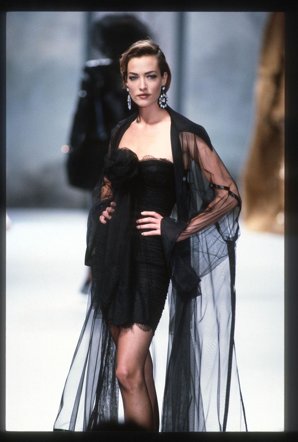 Tatjana Patitz (†): Tatjana Patitz läuft für Chanel Haute Couture im Juli 1991 Tatjana Patitz läuft für Chanel Haute Couture im Juli 1991
