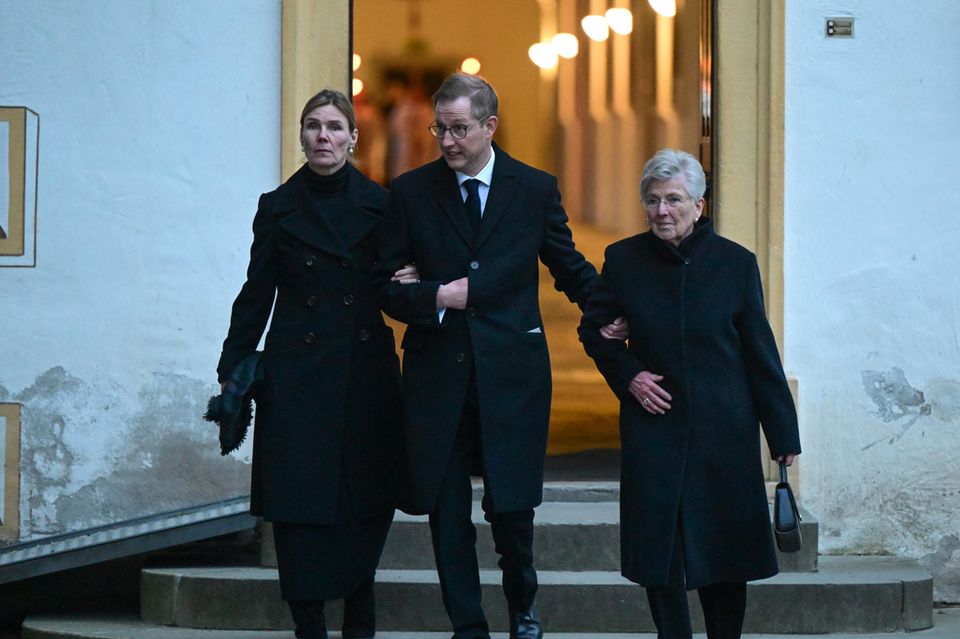 Markgraf Bernhard von Baden, neuer Chef des Hauses Baden, mit seiner Ehefrau Prinzessin Stephanie (links) und seiner Mutter Markgräfin Valerie von Baden (geborene Erzherzogin von Österreich) 