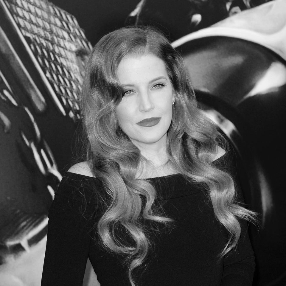 Albums 100+ Wallpaper Pictures Of Lisa Marie Presley Completed