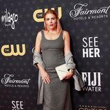 Busy Philipps hat sich für schlichte Eleganz in Grau entschieden. Von St. John.