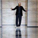 Star-Designer im Laufsteg-Spiegel: Giorgio Armani wird für seine neueste Menswear-Kollektion vom Mailänder Publikum gefeiert.