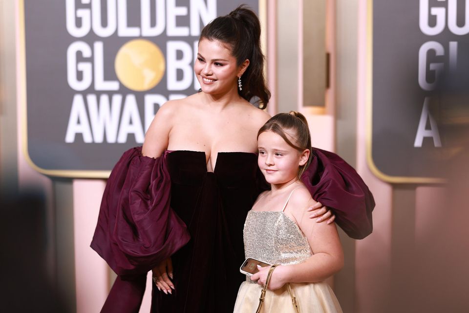 Selena Gomez gemeinsam mit ihrer kleinen Schwester Gracie bei den Golden Globes. 