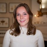 21. Januar 2023  "Gratulerer med 19-årsdagen, Prinsesse Ingrid Alexandra!" Der norwegische Hof gratuliert der Tochter des Kronprinzenpaars mit einem fröhlichen Porträt zum 19. Geburtstag. Und verrät dabei gleich auch noch, welchen großen Wunsch sich die sympathische Prinzessin im Sommer schon erfüllt hat.