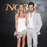 Ex-"One Direction"-Star Liam Payne ist ebenfalls in Dubai zu Gast und zeigt sich an der Seite von Freundin Kate Cassidy im grauen Anzug und lässig aufgeknöpftem Hemd. 