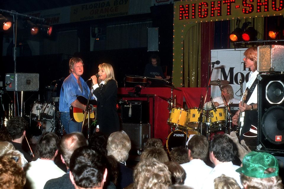Yvonne Gabriel: Yvonne Gabriel und ihr Vater Gunter Gabriel 1988 bei "Europas größter Kegelparty" Yvonne Gabriel und ihr Vater Gunter Gabriel 1988 bei "Europas größter Kegelparty"