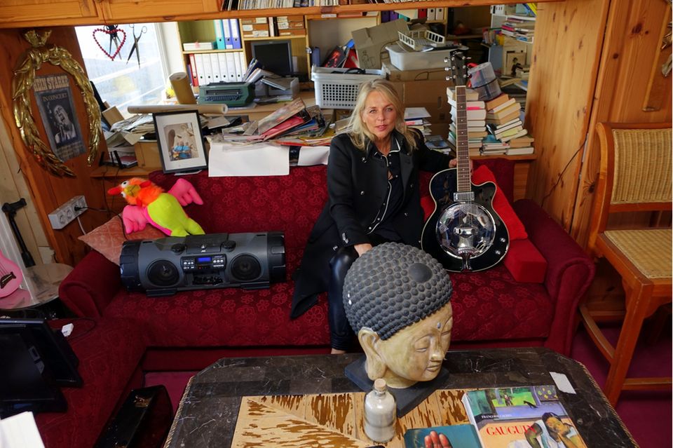 Yvonne Gabriel: Ein Ort voller Erinnerungen: Das Hausboot von Gunter Gabriel. Mittlerweile ist das Boot Musikstudio und Event-Location Ein Ort voller Erinnerungen: Das Hausboot von Gunter Gabriel. Mittlerweile ist das Boot Musikstudio und Event-Location