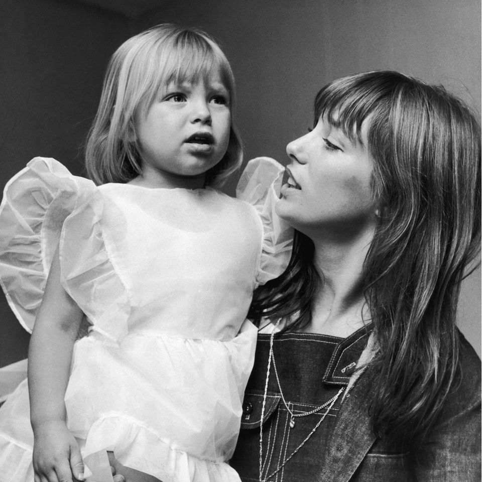 Jane Birkin 1970 mit ihrer Tochter Kate Barry (†)