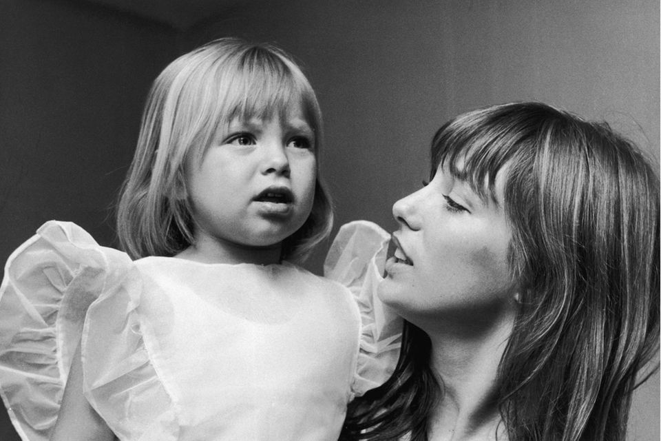 Jane Birkin 1970 mit ihrer Tochter Kate Barry (†)