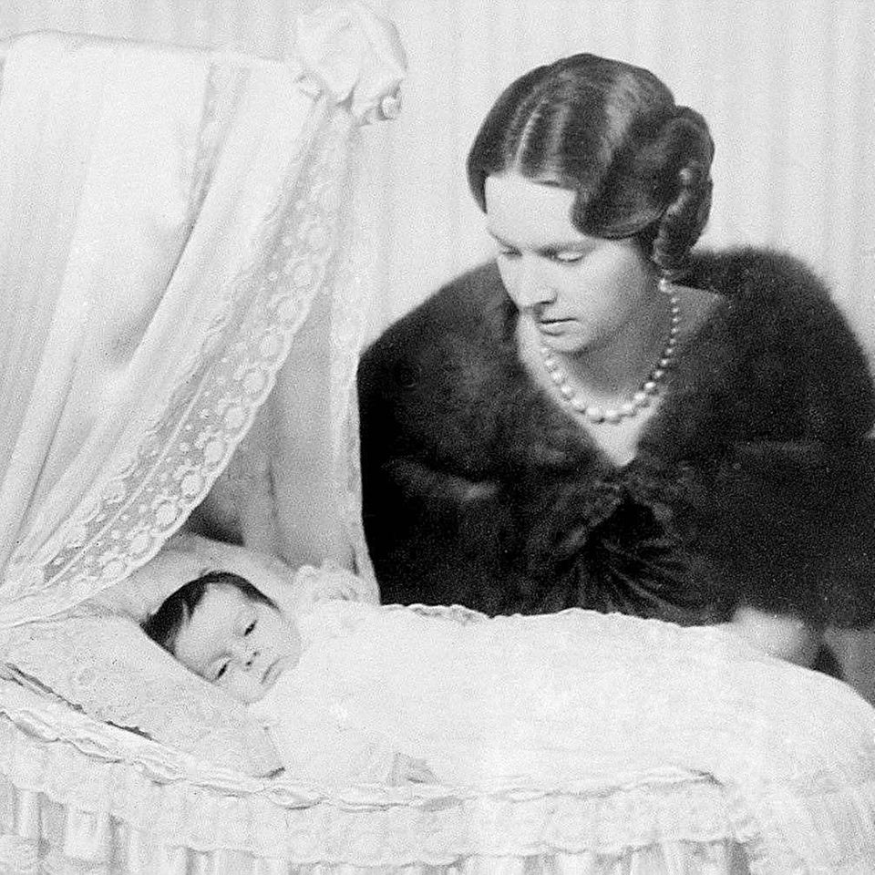 Prinzessin Sibylla 1934 mit ihrer Tochter Prinzessin Margaretha