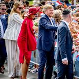 Die niederländischen Royals nehmen sich viel Zeit, um sich mit den anwesenden Fans zu unterhalten – und zahlreiche Hände zu schütteln.