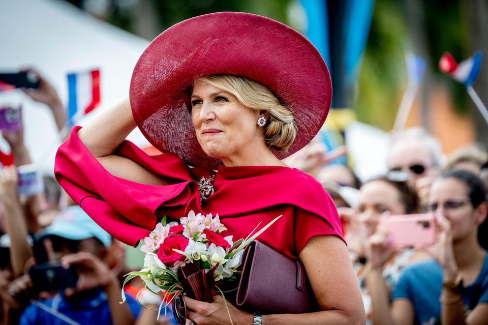 Königin Máxima ist von dem herzlichen Empfang auf der Karibikinsel sichtlich gerührt. Königin Máxima ist von dem herzlichen Empfang auf der Karibikinsel sichtlich gerührt.