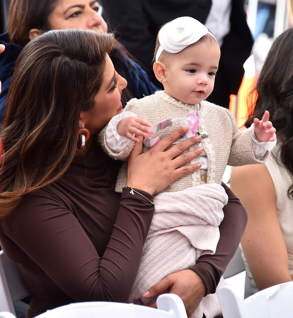 Die Jonas Brothers: Priyanka Chopra und Tochter Malti nehmen am Montag, den 30. Januar 2023, in Los Angeles an der Sternzeremonie des Hollywood Walk of Fame zu Ehren der Jonas Brothers teil. Priyanka Chopra und Tochter Malti nehmen am Montag, den 30. Januar 2023, an der Hollywood Walk of Fame Star Ceremony zu Ehren der Jonas Brothers in Los Angeles teil.