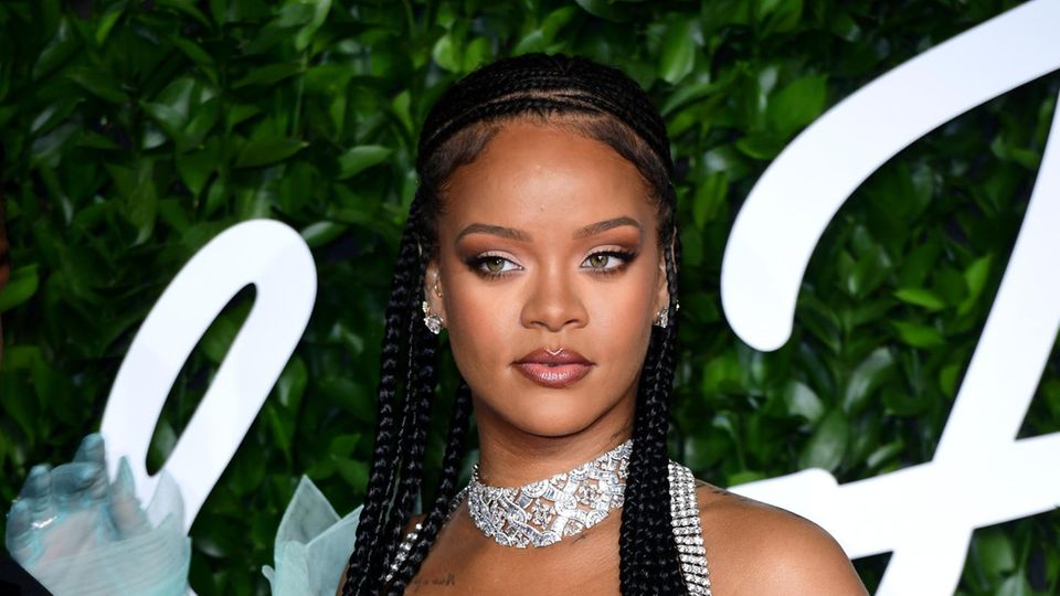 Super Bowl: Neue Teaser zu Rihannas Auftritt sorgt für Vorfreude Super Bowl: Neue Teaser zu Rihannas Auftritt sorgt für Vorfreude