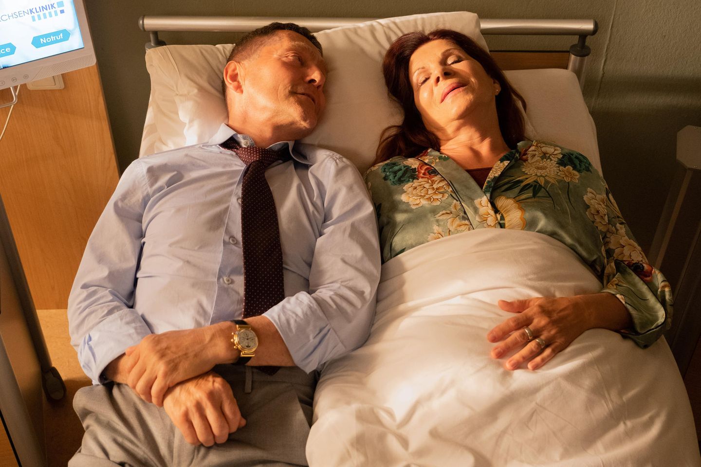 "In aller Freundschaft": Vera Bader (Claudia Wenzel) und Dr. Rolf Kaminski (Udo Schenk)