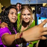 Karibikreise der niederländischen Royals: Prinzessin Amalia mit Fan
